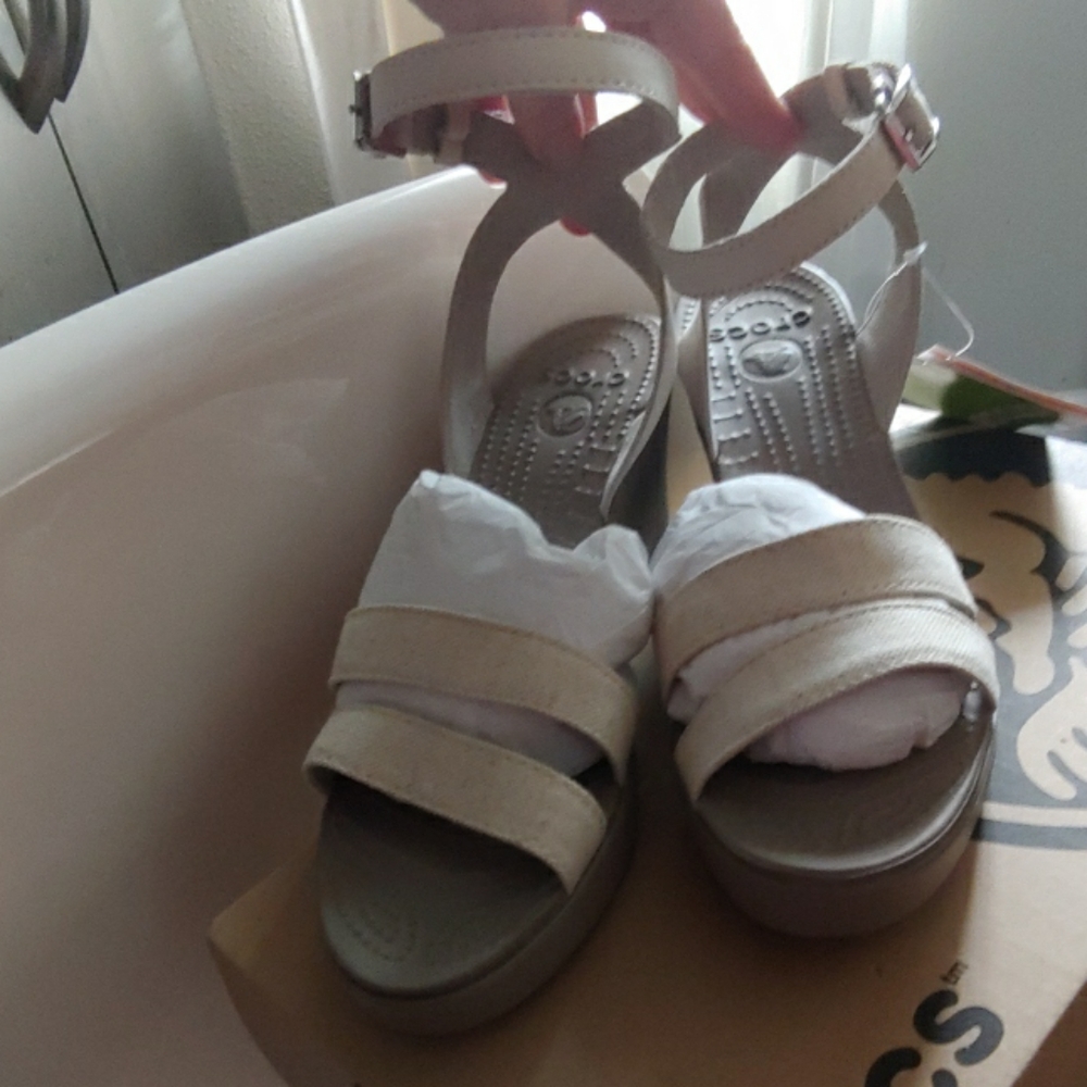 Brand new Crocs Leigh Wedges in oatmeal